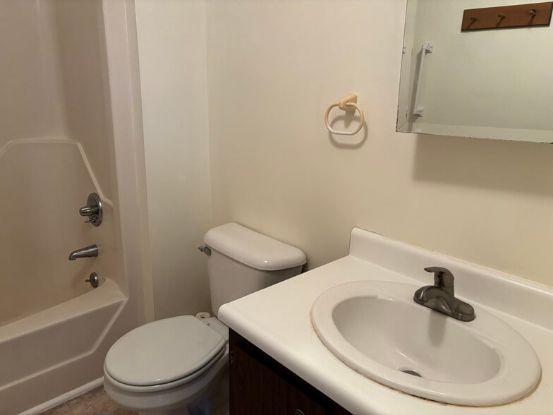 Full Bathroom - 300 Falmouth Rd