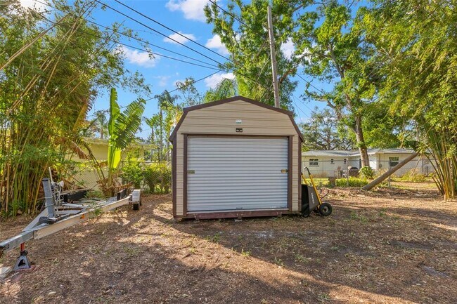 Building Photo - 320 Lake Maggiore Blvd S