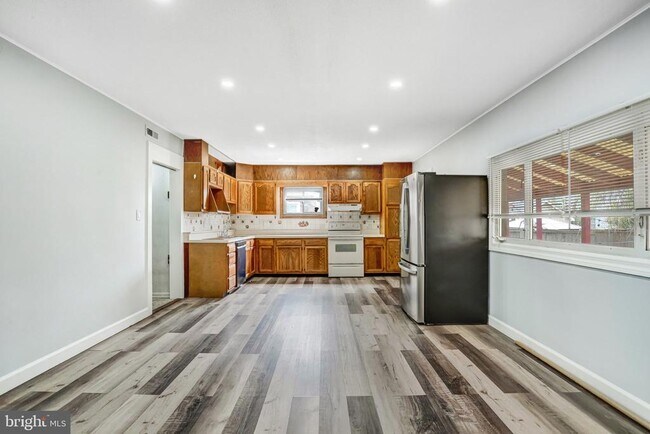 Building Photo - 6226 20th Ave