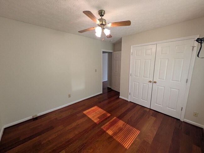 Building Photo - 6008 Yeaton Glen Dr