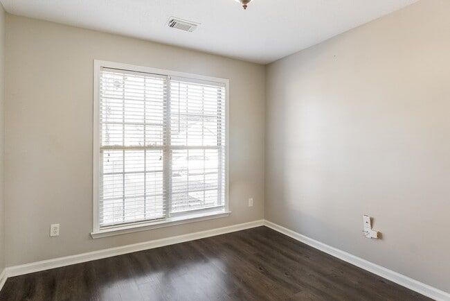 Building Photo - Charming 3 Bedroom Tuscaloosa Home