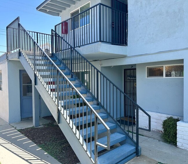 Building Photo - 717 W Provential Dr