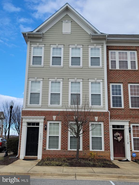 Building Photo - 303 Edelen Station Pl