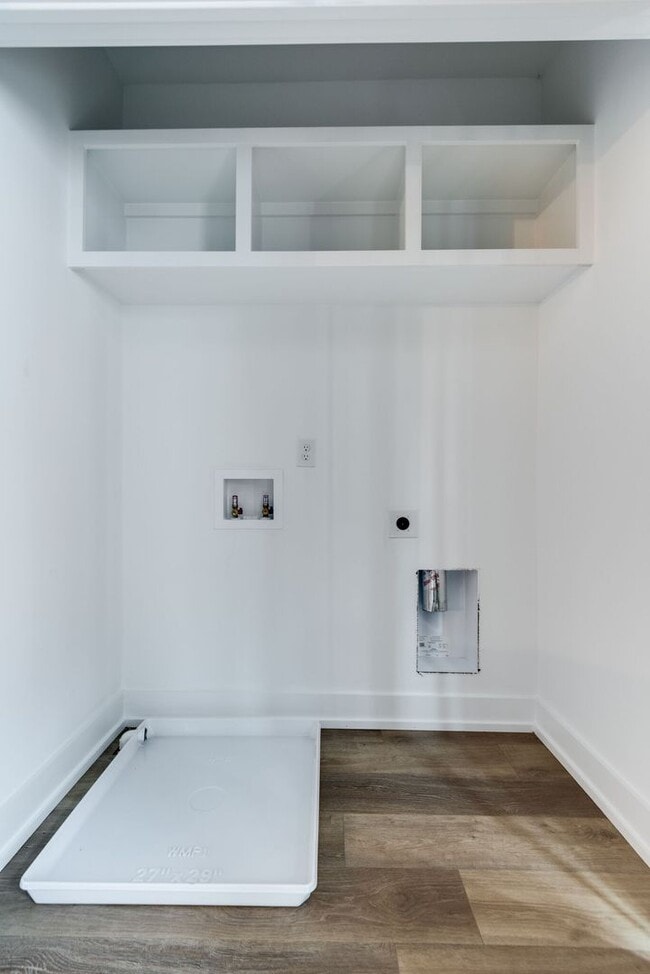 Building Photo - Welcome to Your Stylish Haven in Vibrant East Nashville!