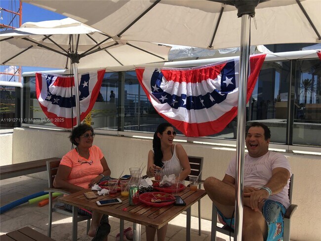 Building Photo - 1830 S Ocean Dr