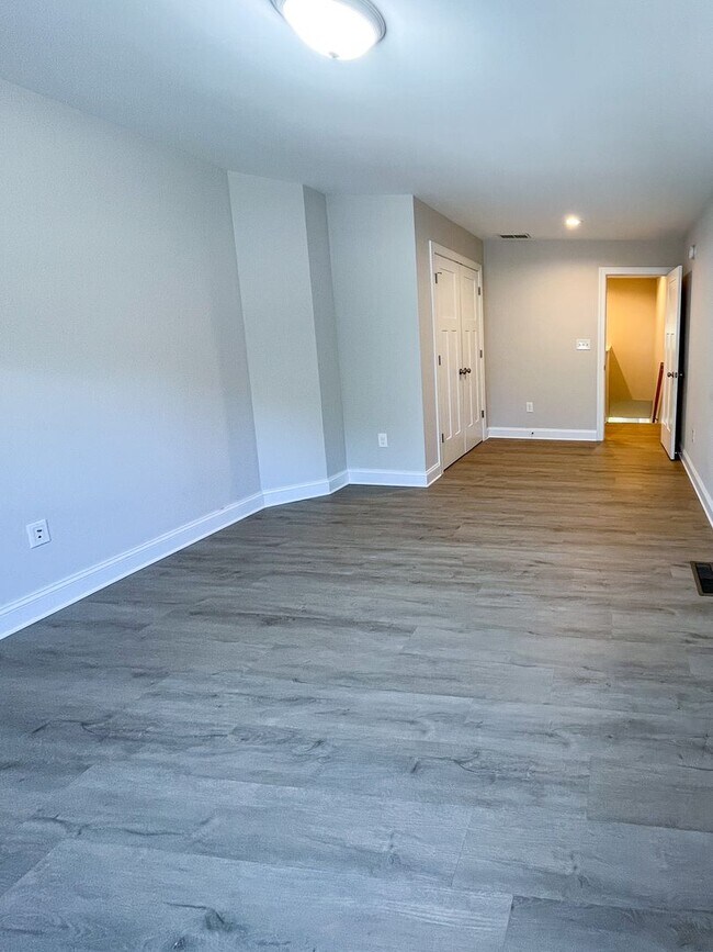 Building Photo - 1529 Birnam Dr