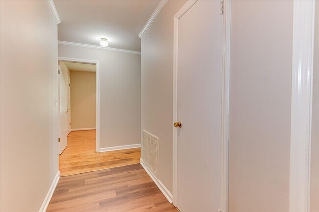 Building Photo - 2705 Bolling Rd