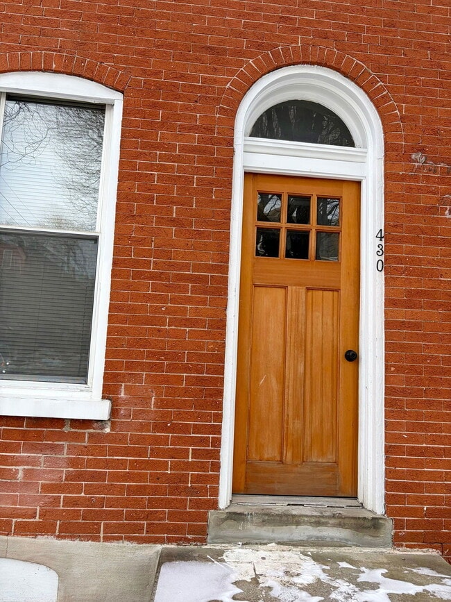 Building Photo - 430 W Lemon St