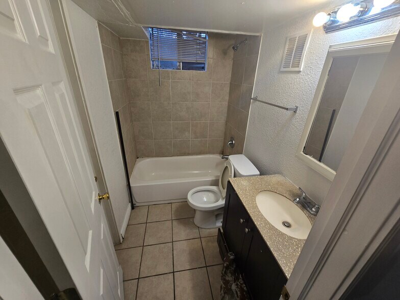 Building Photo - 1949 S Mobile St