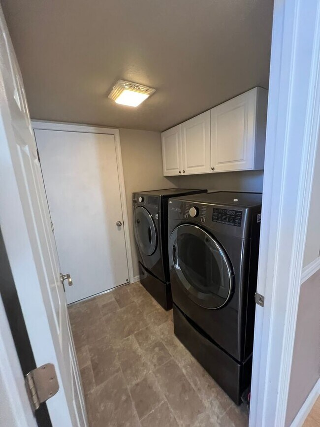 Building Photo - SPARKS VISTAS - BEASLEY / SKY RANCH / REED