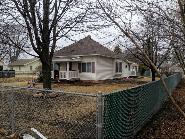 Building Photo - 605 Water St