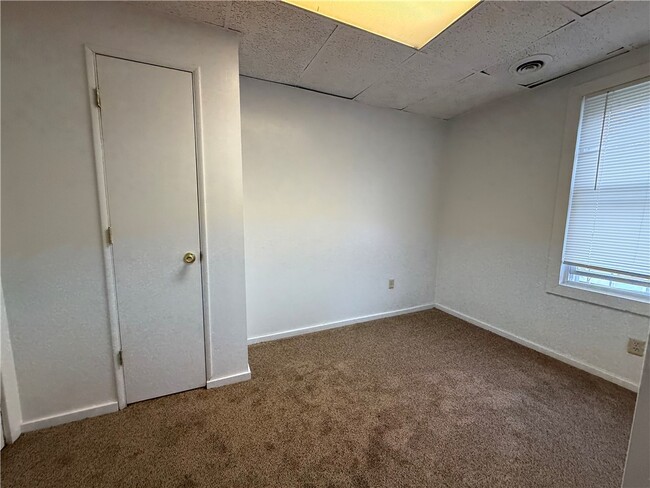 Building Photo - 138 Wall St
