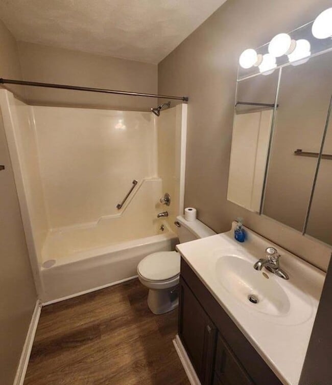 Building Photo - 709 Crosstown Ave