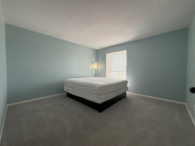 Building Photo - 8523 Hearth Dr