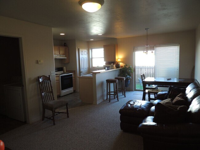 Building Photo - 3301 Laredo Dr