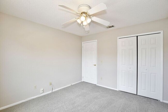 Building Photo - Spacious 2/2 Condo in Hawthorne Village - Orlando! Available Now!