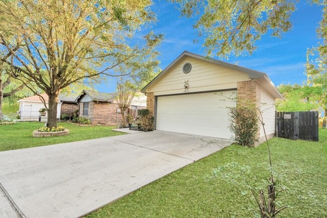 Building Photo - 1611 Bob White