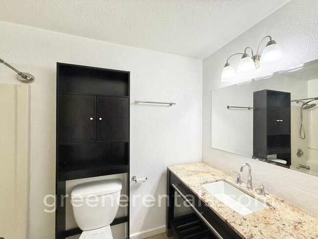 Building Photo - 3BR/2BA Rambler in Nisqually Pines with Co...
