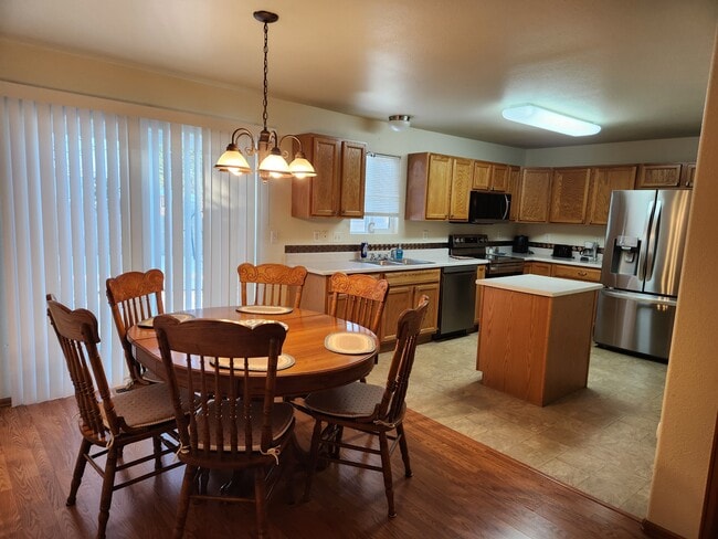 Building Photo - 4965 Universal Heights