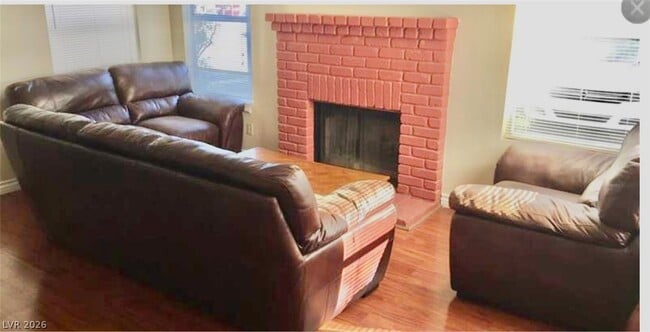 Building Photo - 3926 Bushnell Dr