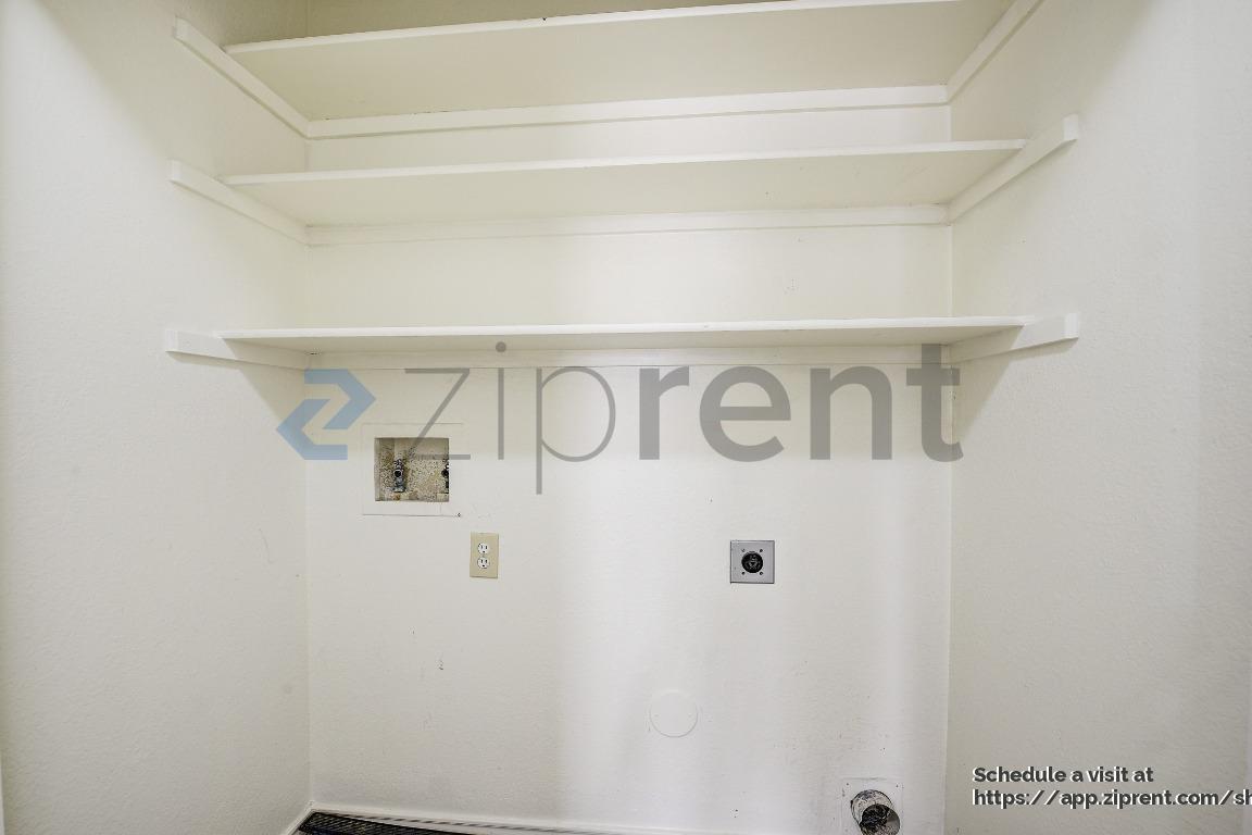 Building Photo - 1206 Hyde Park Dr