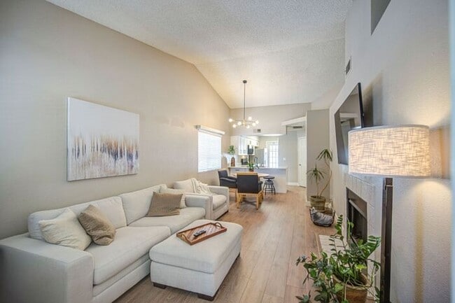 Building Photo - Beautiful 2 Bedroom Condo in Gilbert