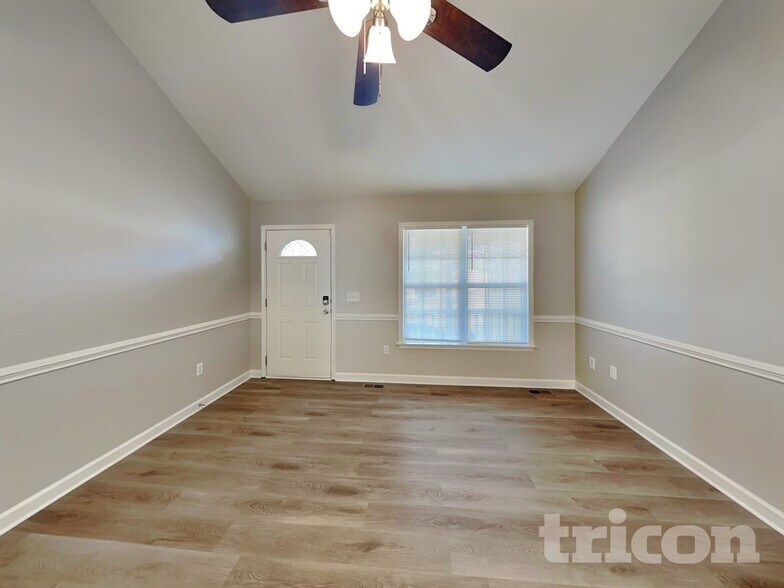 Building Photo - 1670 Red Bird Cir SE