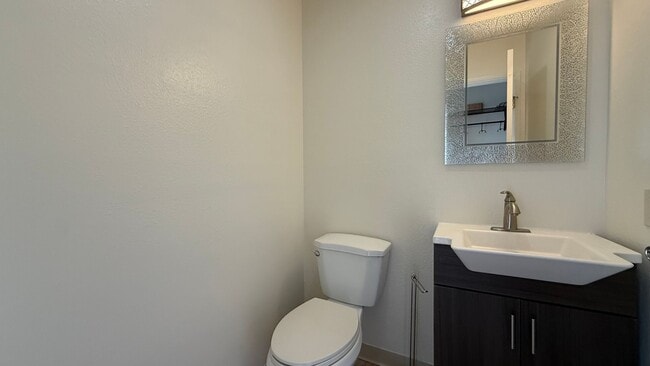 Building Photo - Spunky 3 bedroom 2.5 bath condo near JBER ...
