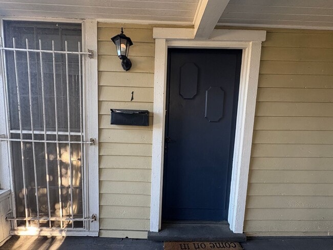 Building Photo - 1020 Adams St