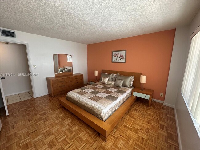 Building Photo - 5415 Collins Ave