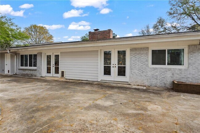 Building Photo - 2634 Birch St