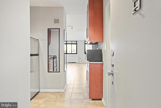 Building Photo - 801 N Pitt St