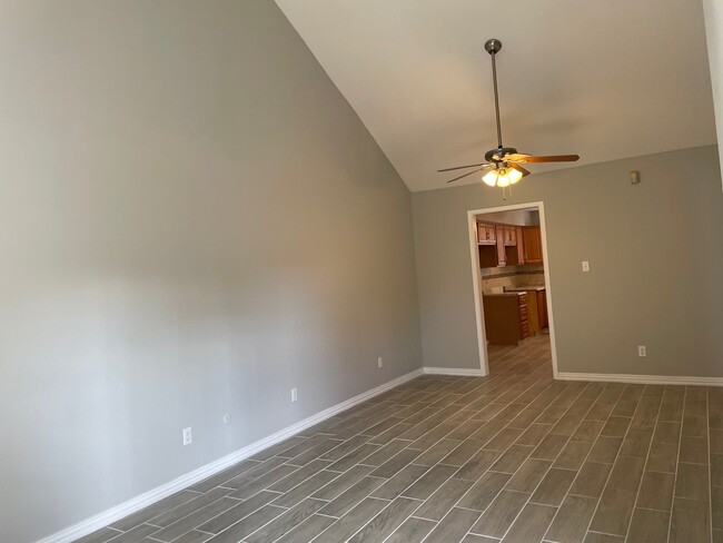 Building Photo - 6401 Deihl Rd