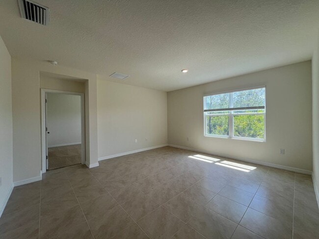 Building Photo - Brand New! 4 Bedroom, 2 Bathroom home in t...