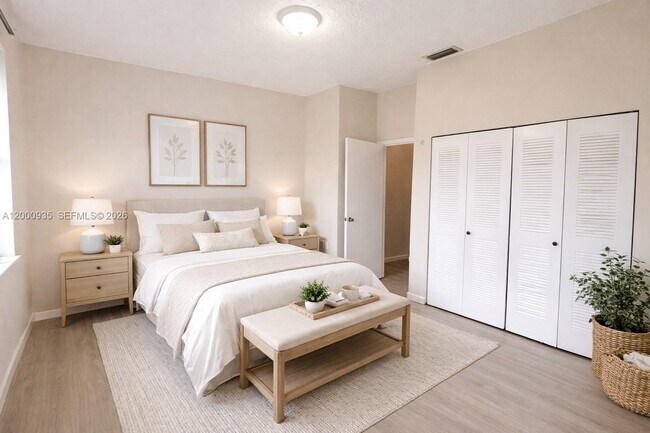 Building Photo - 5575 W 26th Ct