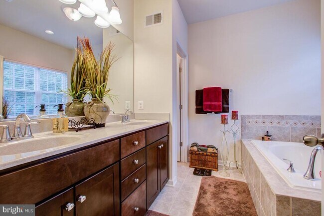 Building Photo - 12601 Rustic Rock Ln