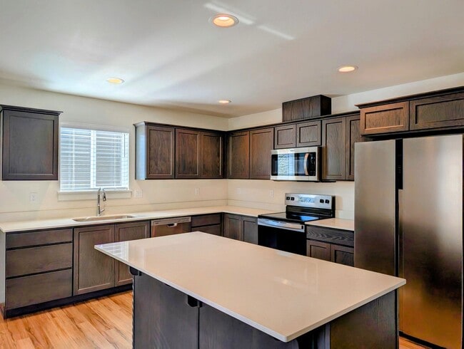 Building Photo - **New Construction** FOUR Bedroom House for Rent in Eastmont School District!