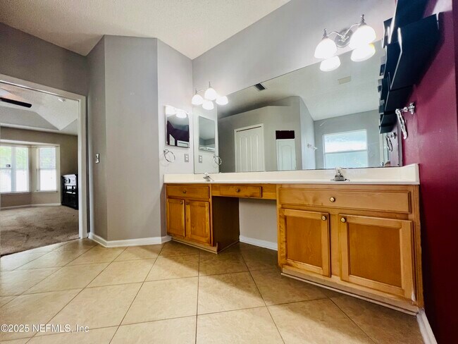 Building Photo - 9332 Beresford Ct