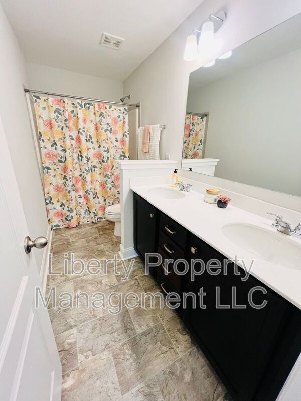 Building Photo - 326 Countryside Dr