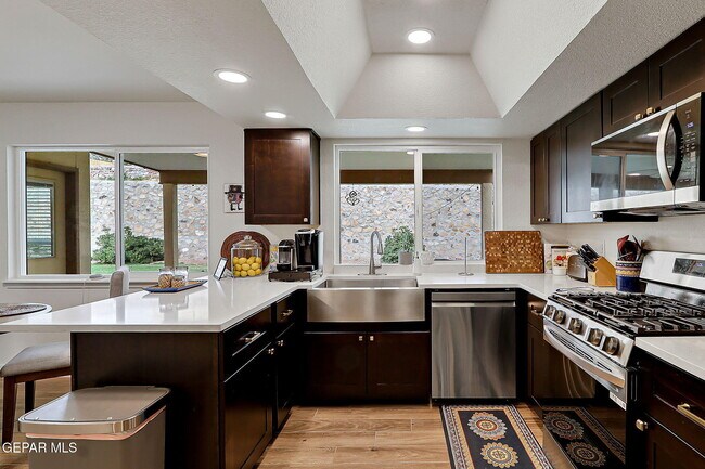 Building Photo - 608 La Chapa Ave