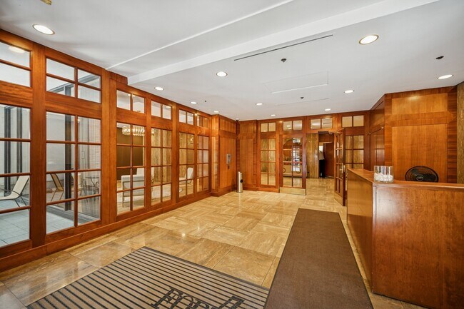 Building Photo - 40 E Delaware Pl