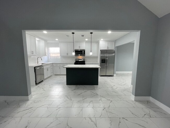 Building Photo - 711 Chaseway Dr