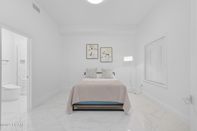 Building Photo - 200 Ocean Crest Dr