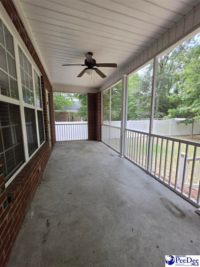 Building Photo - 995 Maggie Way