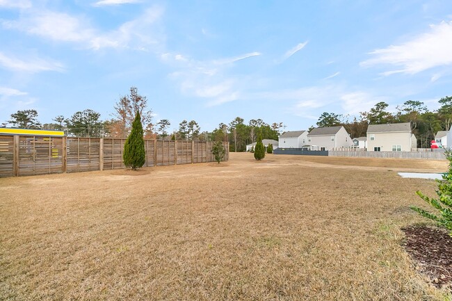 Building Photo - Spacious Modern 5-Bedroom Home in Summerville