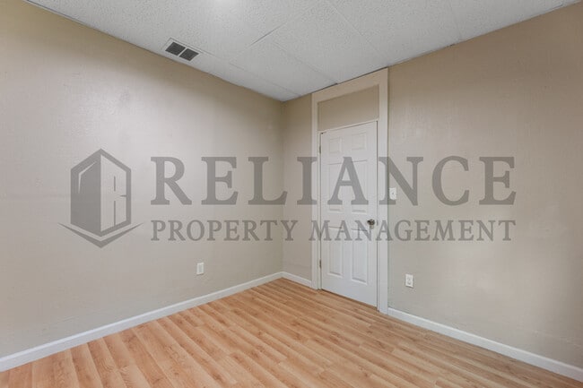 Building Photo - 1329 N Wellington Pl