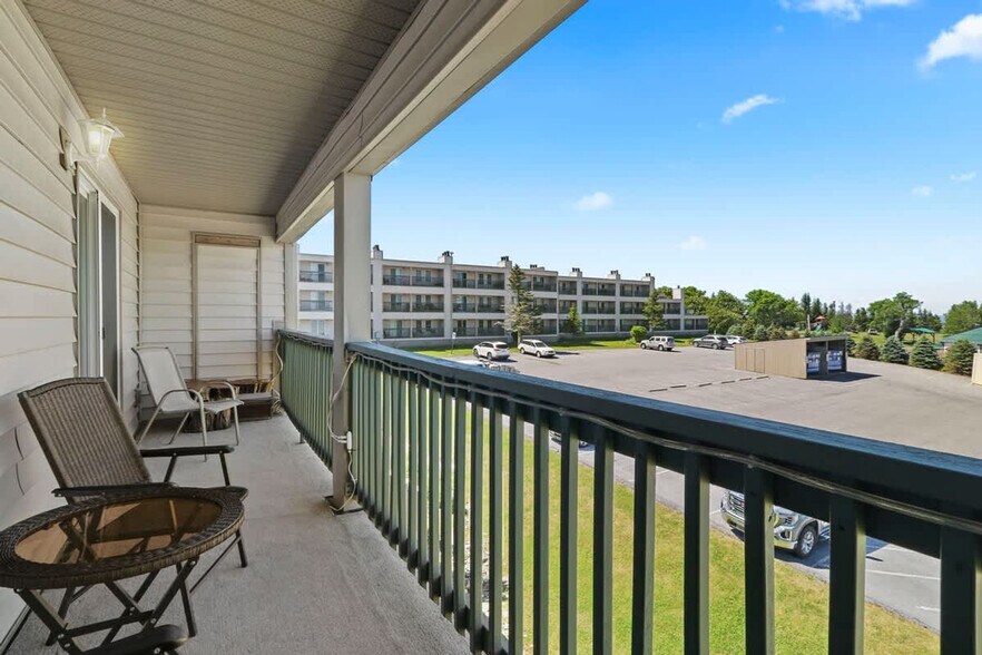 Building Photo - 301 Pinnacle Inn Rd