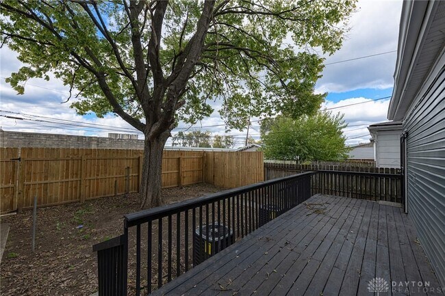 Building Photo - 321 Deeds Ave