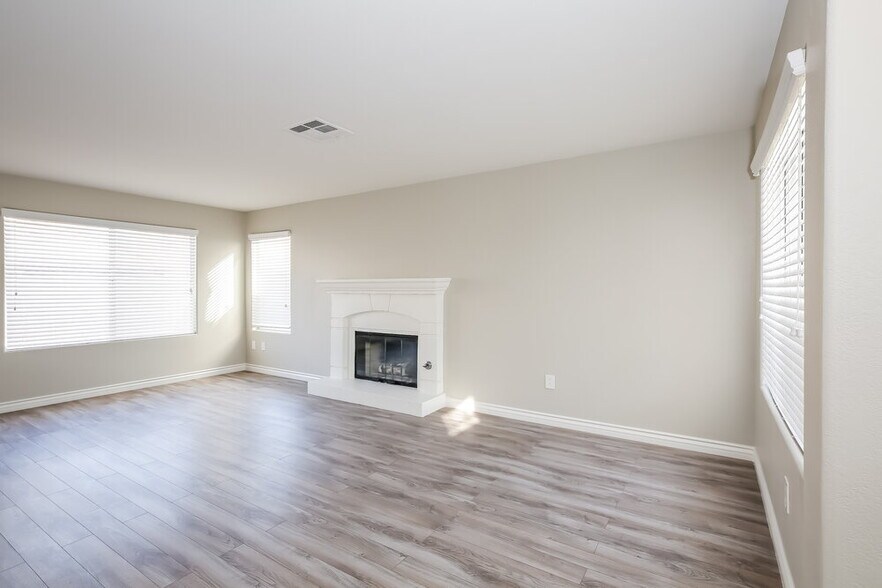 Building Photo - 1814 La Villa Dr