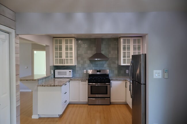 Building Photo - 770 Verano Ave